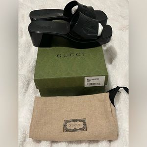 **Authentic*** Gucci Women’s Rubber Slide Sandal. Nero.